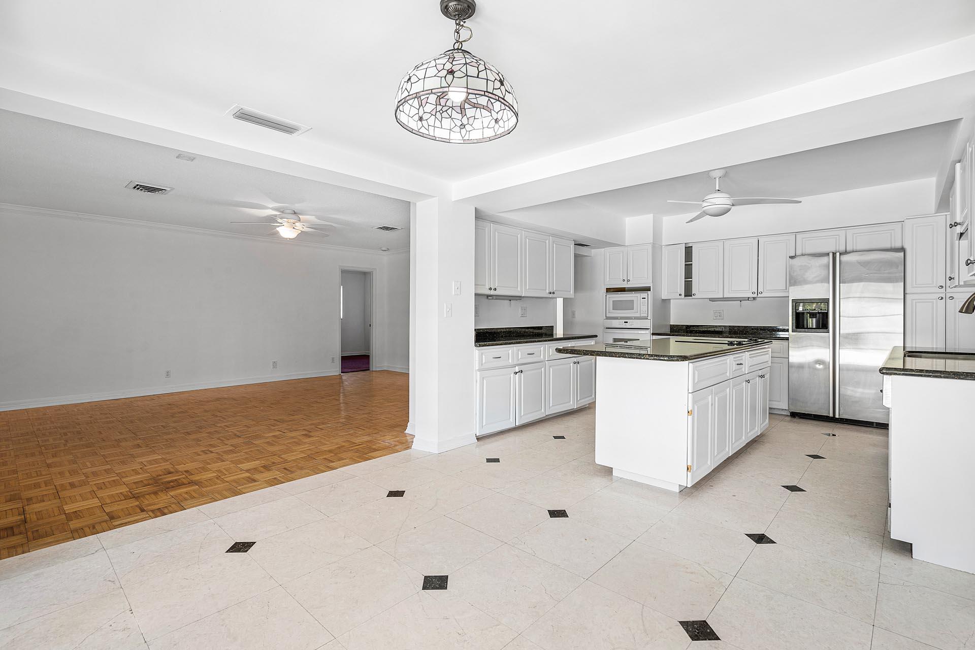 ROYAL PALM YACHT & COUNTR - Residential