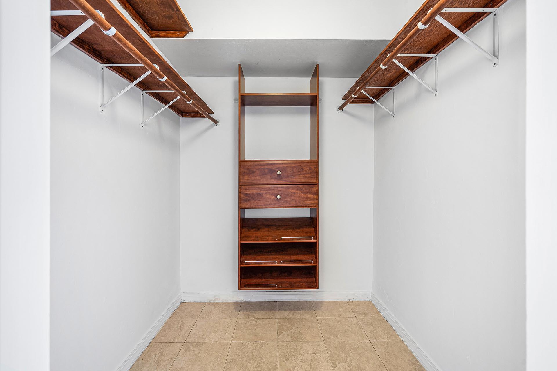 ROYAL PALM YACHT & COUNTR - Residential