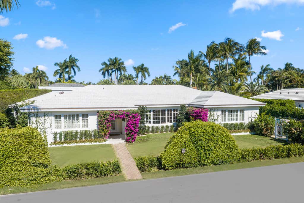 Photo of 257 Via Linda, Palm Beach, FL 33480 (MLS # B26065554)