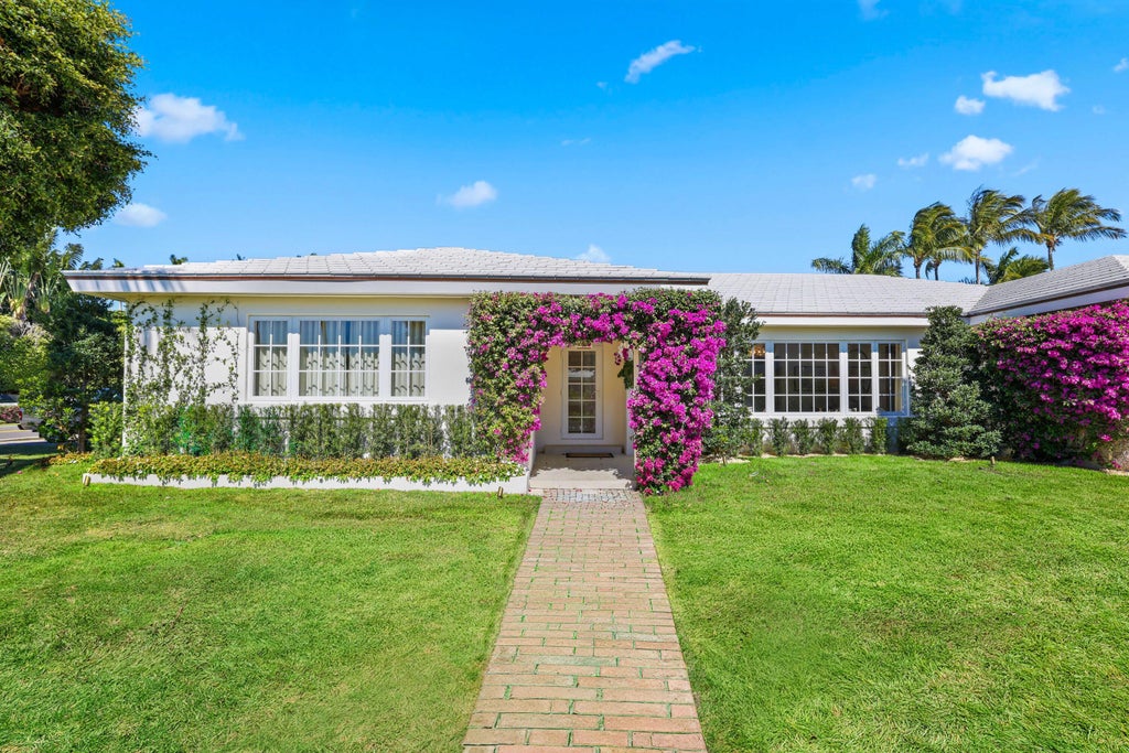 Photo of 257 Via Linda, Palm Beach, FL 33480 (MLS # B26065554)
