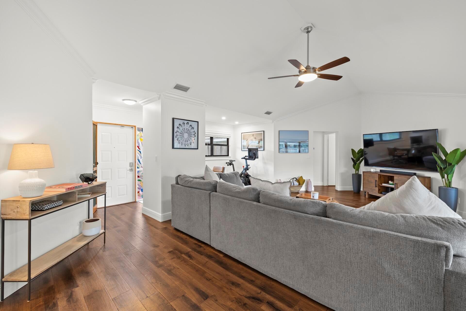 1127 E Seminole Avenue 8d