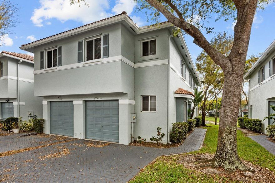 This beautiful Corner unit townhouse with lake view awaits you.  The subdivision is located in close proximity to shopping, recreation, entertainment, restaurants, and freeway access. Clubhouse boasts a resort style pool, with fitness center, and tennis court.