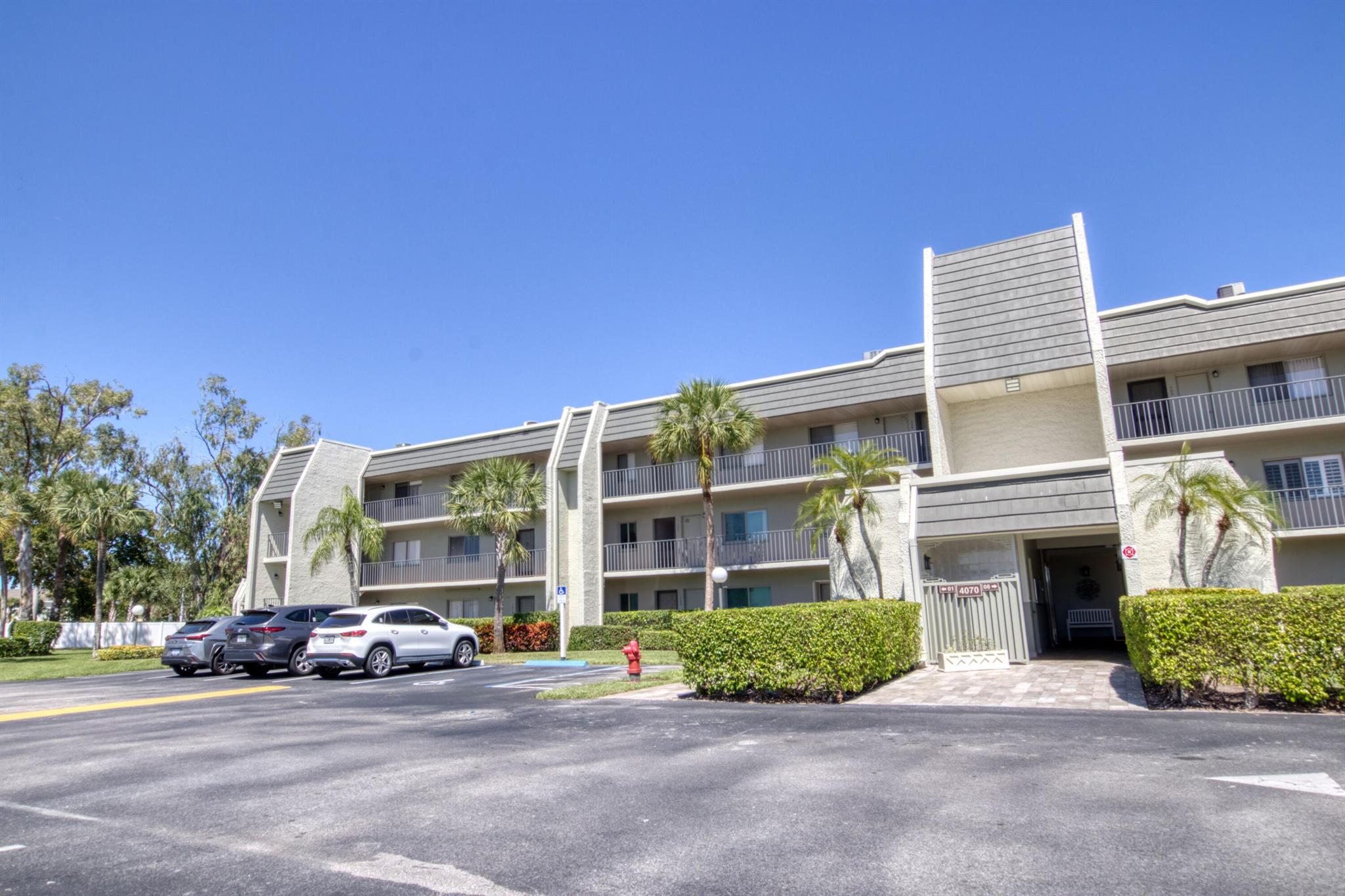 Gorgeous updated 2/2 with extended living area. Washer/Dryer, walk in closet, laminate & tile floors throughout. Unit is coming furnished w. designer furniture. Your community pool is right out your front door. Enjoy this lush, tropical community. Check out the amazing location with shopping, restaurants, entertainment & the beach close by. You are minutes away from the Fla. Turnpike & I95. Airports, Medical Centers, Places of Worship are all close by. The Fountains is a gated community with 24-hour security patrols. LANDLORD WILL PAY THE SECURITY DEPOSIT TO TIVOLI COURT. WATER, CABLE & WIFI INCLUDED.