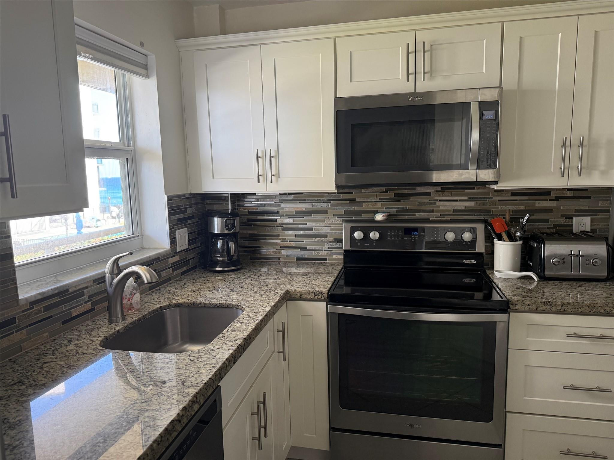 1161 Hillsboro Mile 305