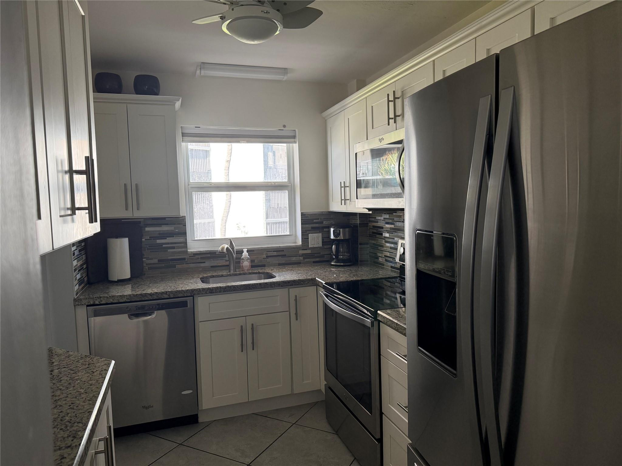 1161 Hillsboro Mile 305