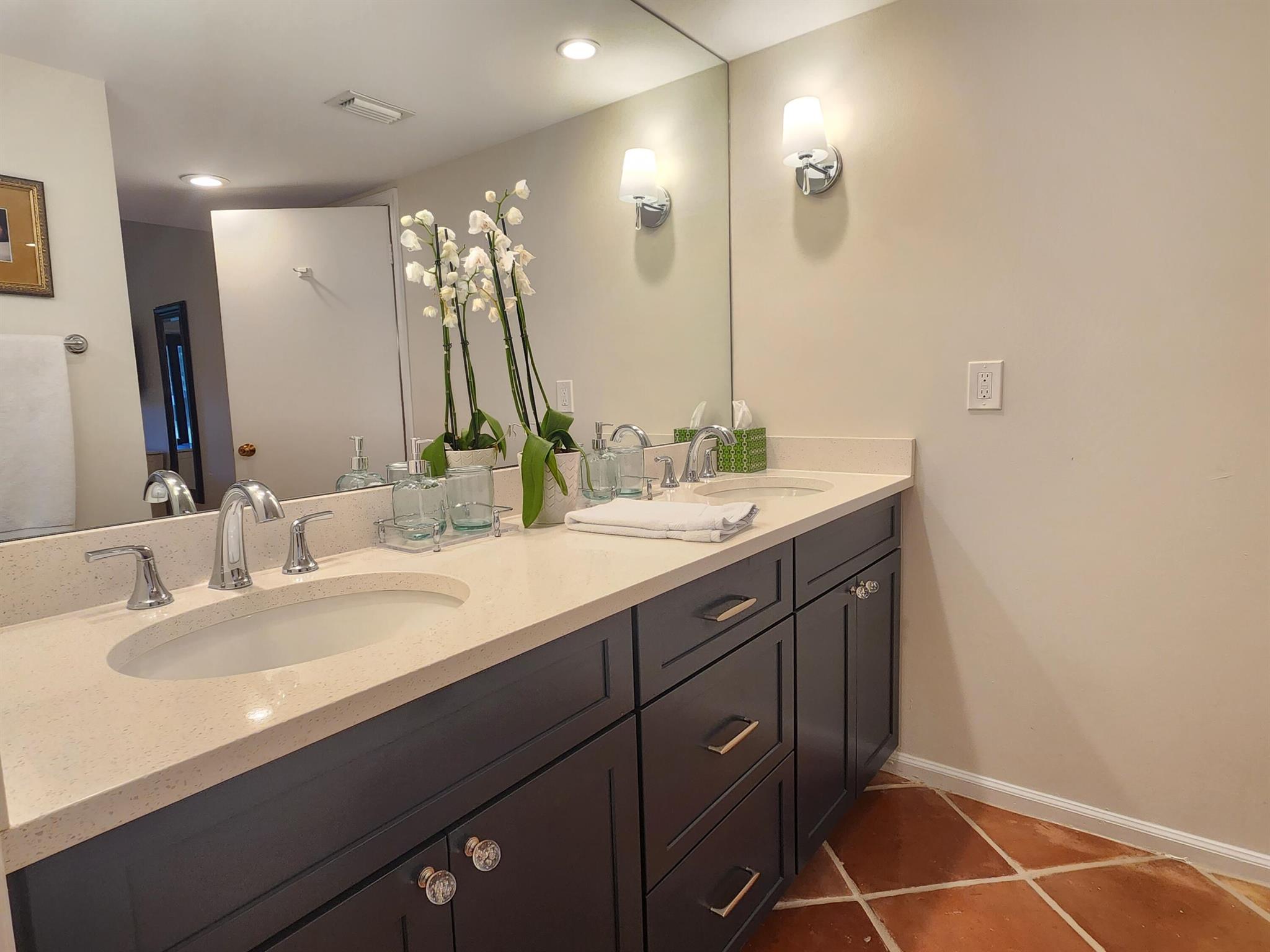 TENNIS LODGES NO 1 COND D - Residential