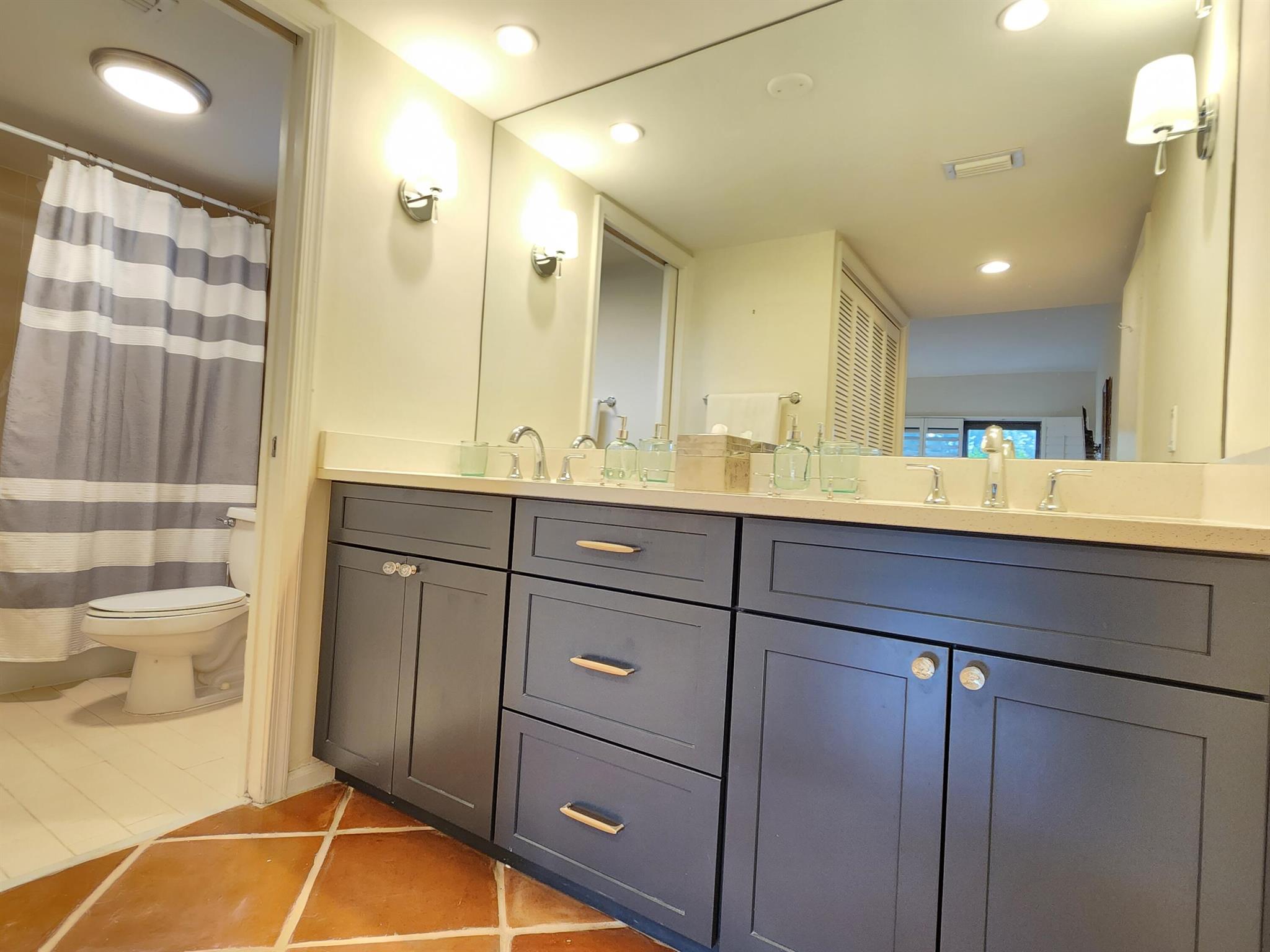 TENNIS LODGES NO 1 COND D - Residential
