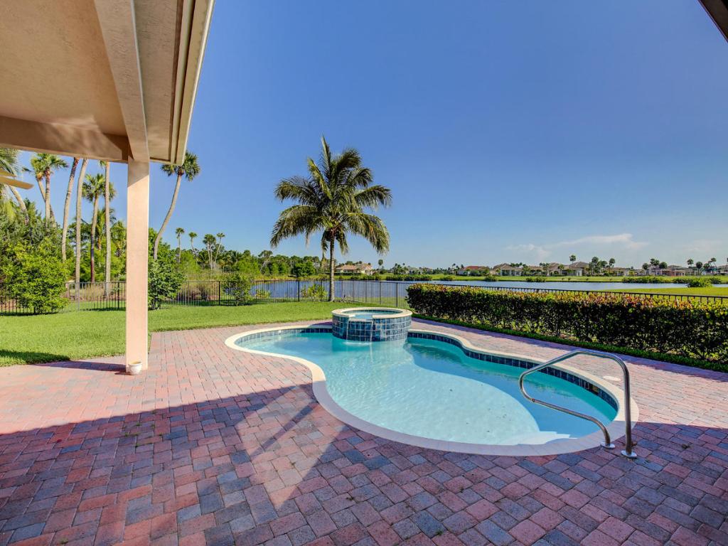 JUPITER COUNTRY CLUB - Residential