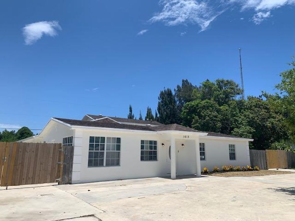 Photo of 1613 Sherwood Avenue, West Palm Beach, FL 33407 (MLS # R10723915)