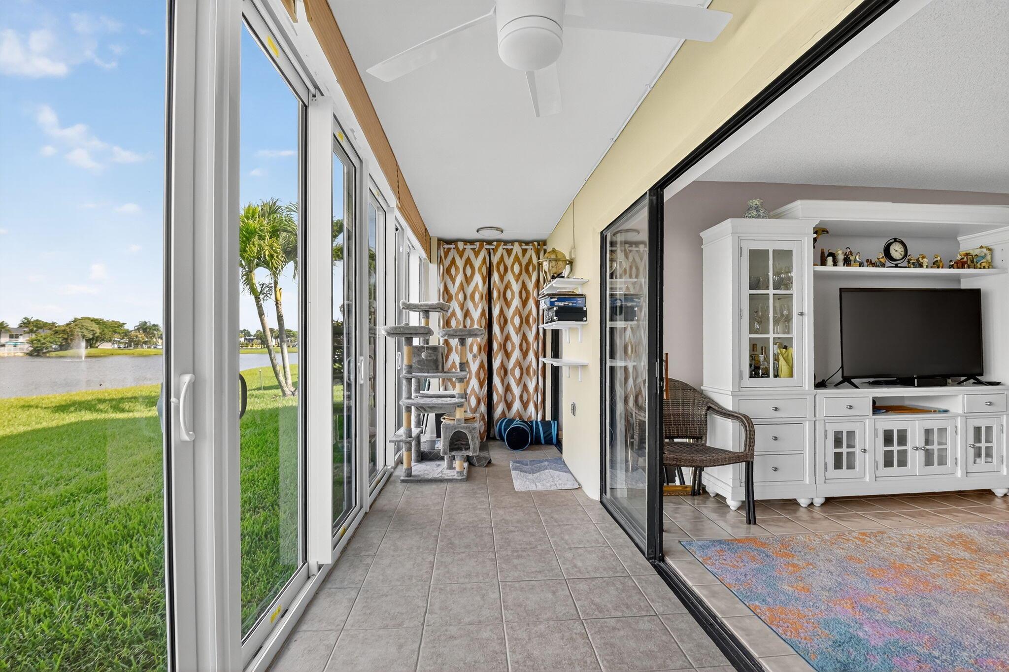 5 Capri A, Delray Beach, FL, 33484/$230,000 2 5 Capri A