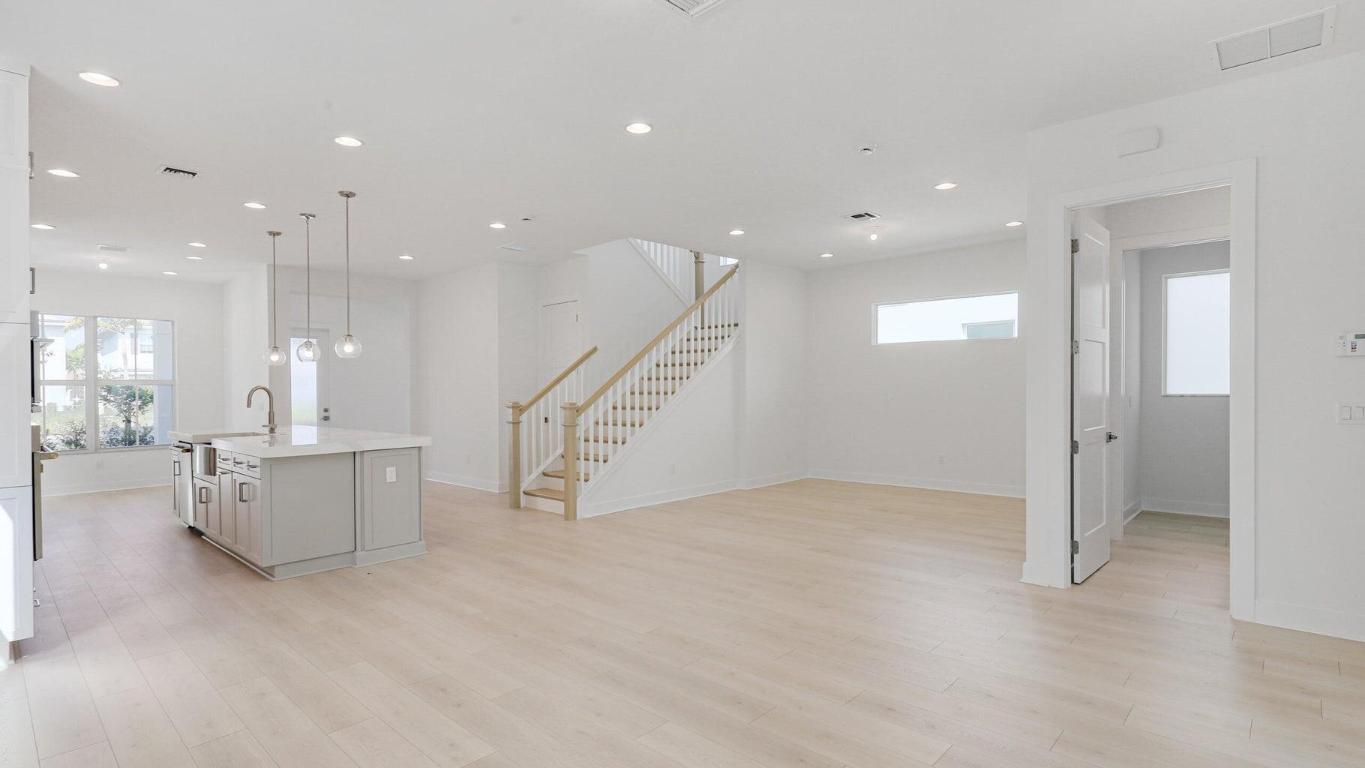 ALTON - Residential Lease