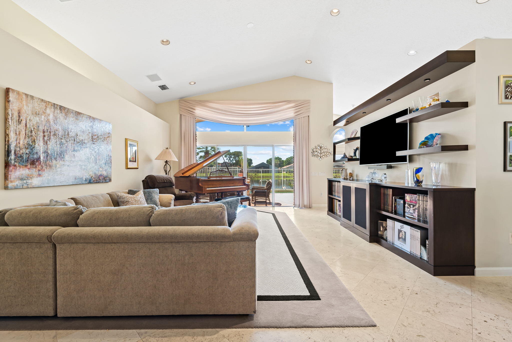 VALENCIA LAKES 1 - Residential