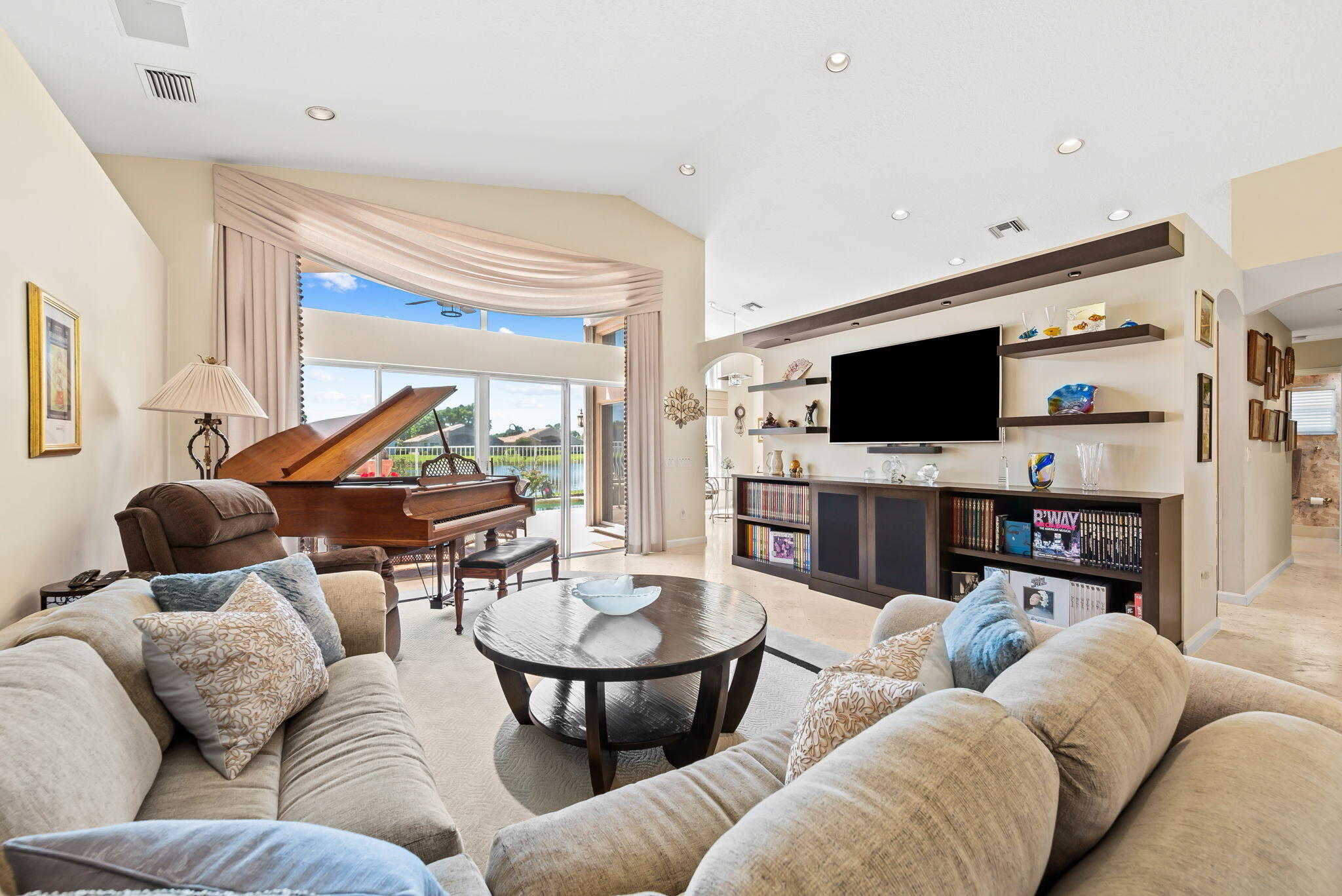 VALENCIA LAKES 1 - Residential