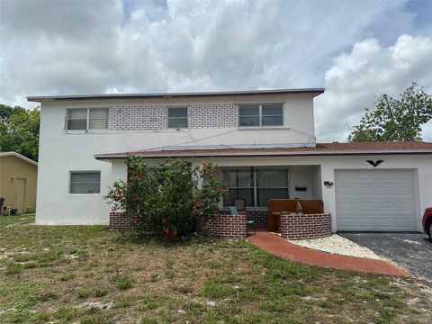 Single Family Residence in Lauderdale Lakes FL 4001 36th Ter Ter 1.jpg