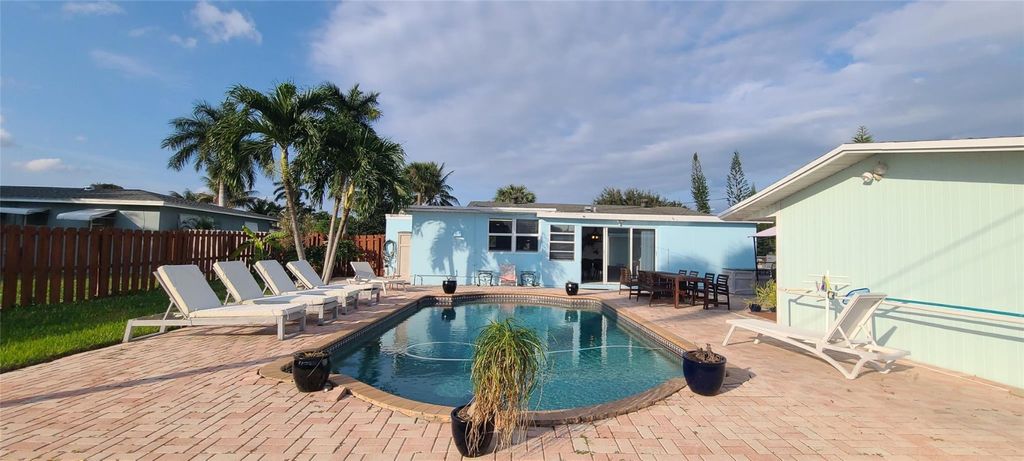 Photo of 321 Mid Pines Road, Palm Springs, FL 33461 (MLS # F10540258)