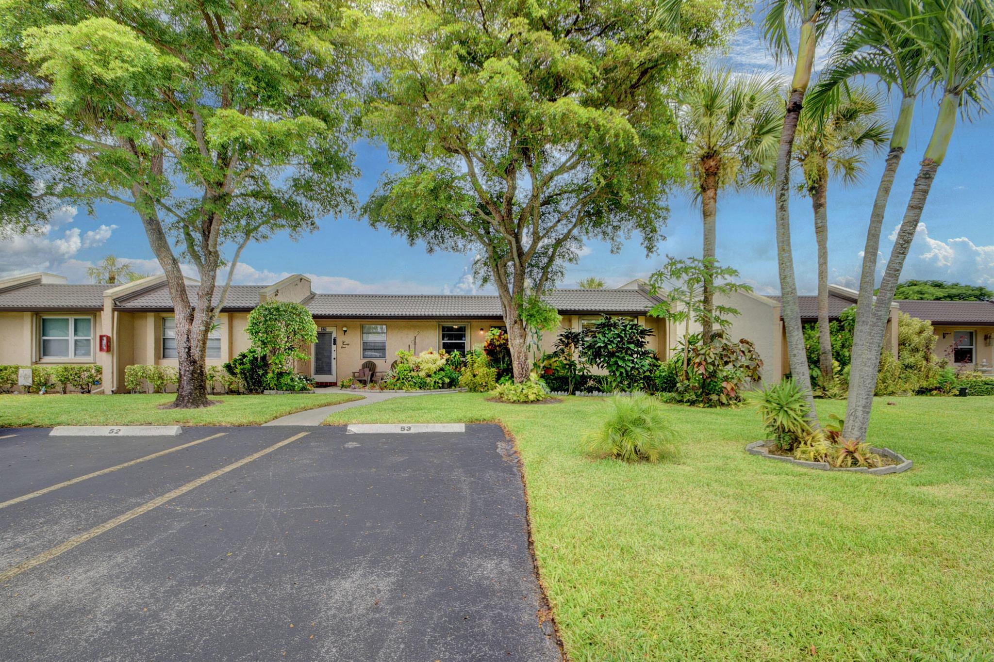 GOLDEN LAKES VILLAGE COND - Residential