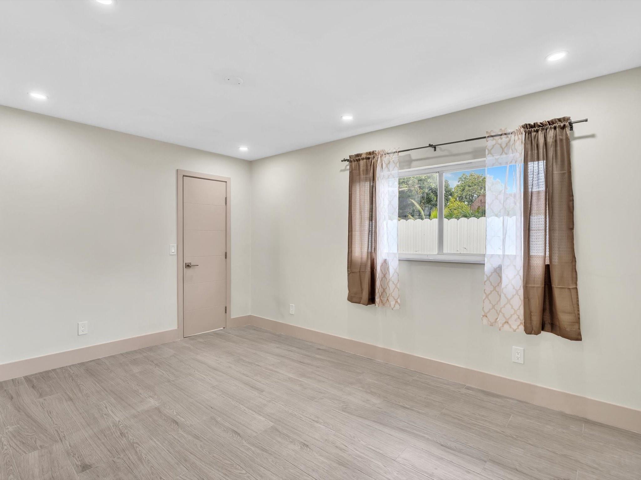 Rushwood 100-13 B - Residential Lease