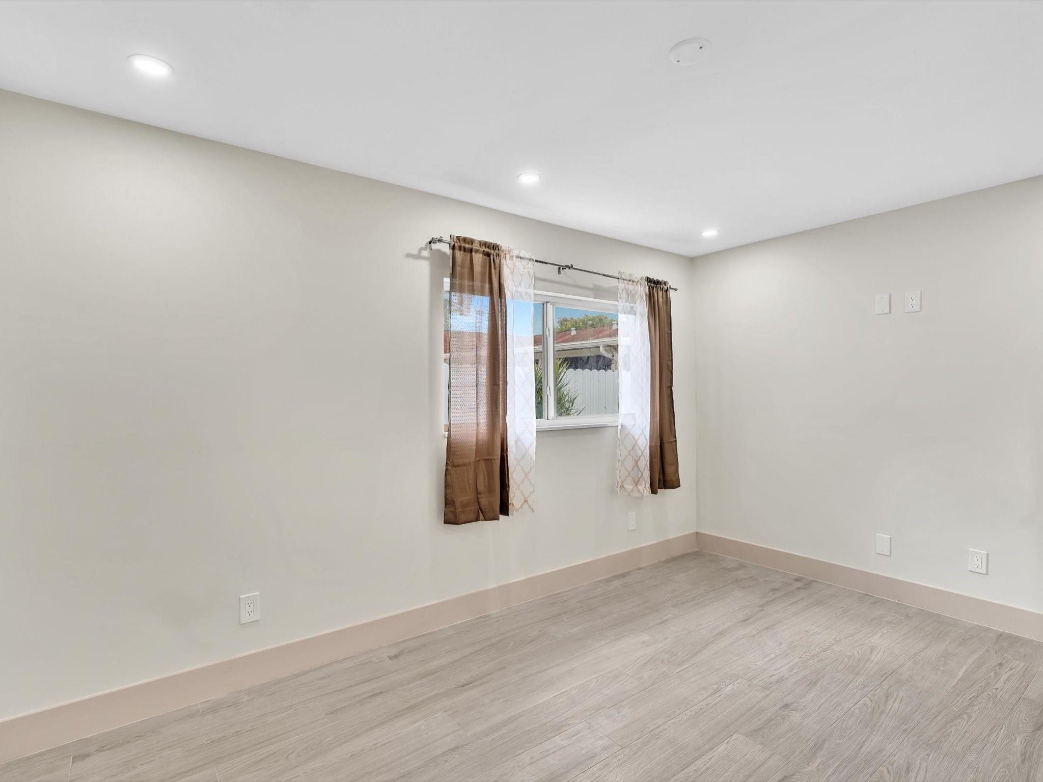 Rushwood 100-13 B - Residential Lease