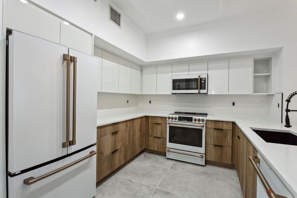 Photo of 250 NE 3rd Avenue #1-416, Delray Beach, FL 33444 (MLS # B26014638)