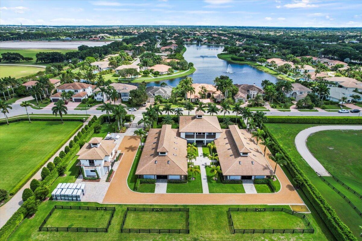 EQUESTRIAN CLUB - Residential