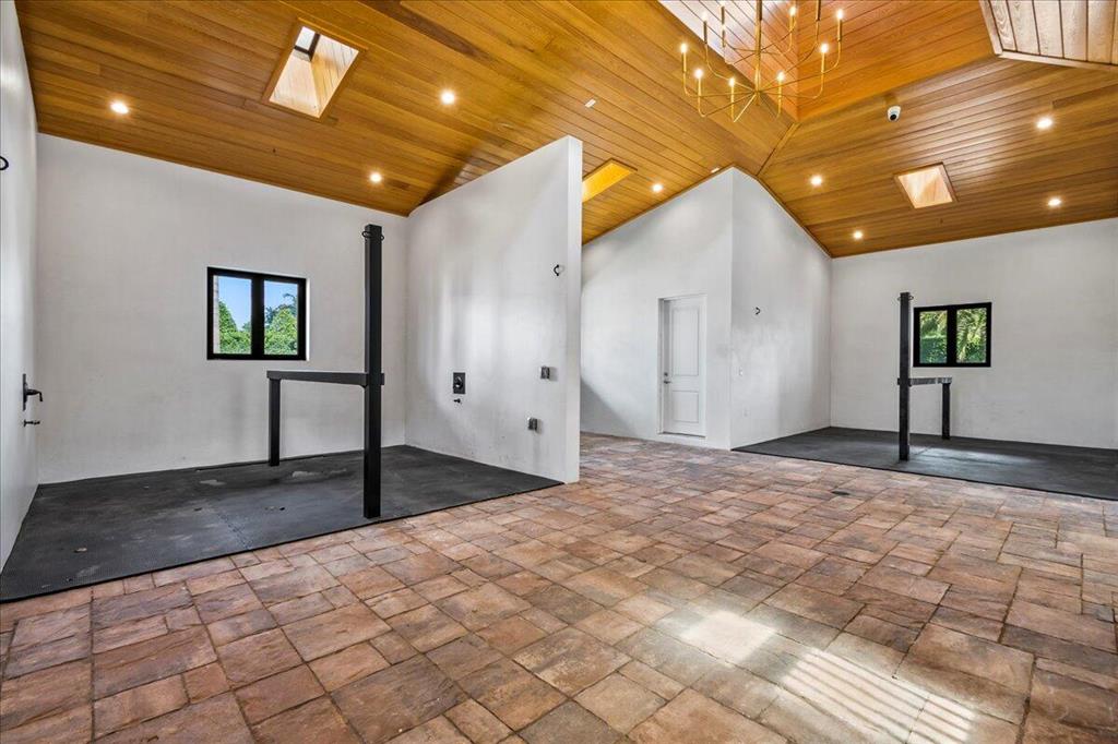 EQUESTRIAN CLUB - Residential