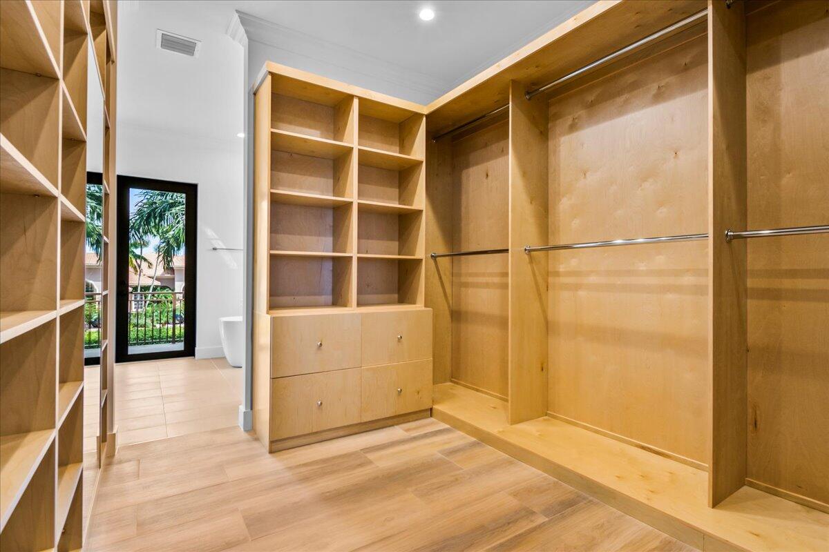 EQUESTRIAN CLUB - Residential