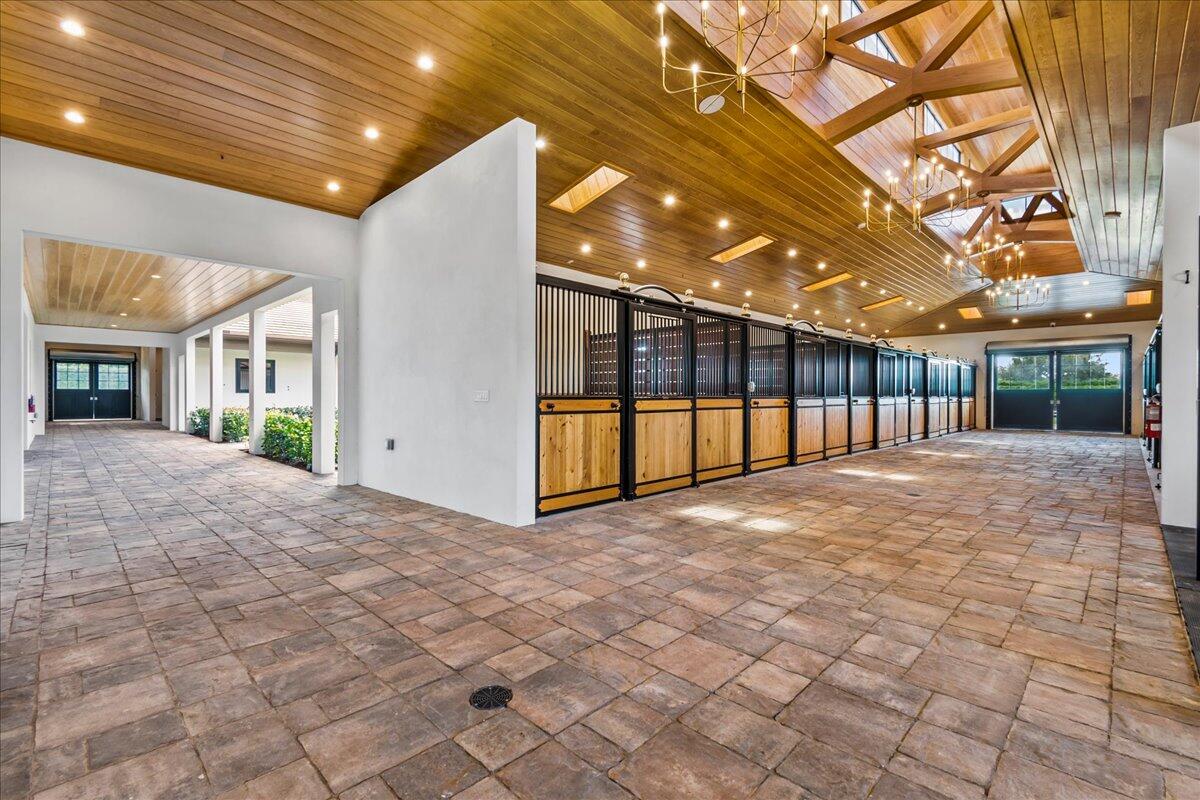 EQUESTRIAN CLUB - Residential