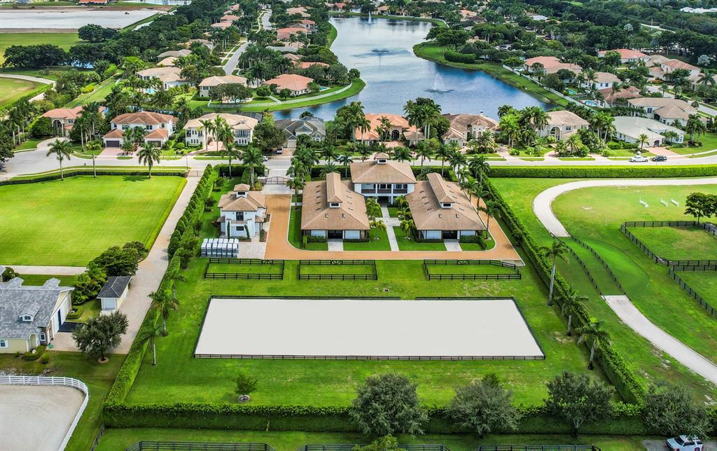 EQUESTRIAN CLUB - Residential