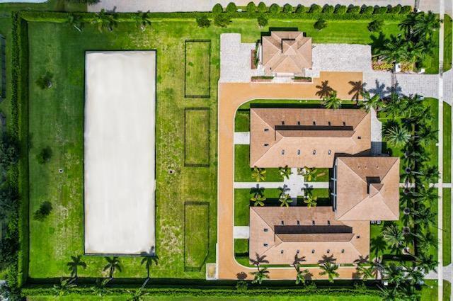 EQUESTRIAN CLUB - Residential