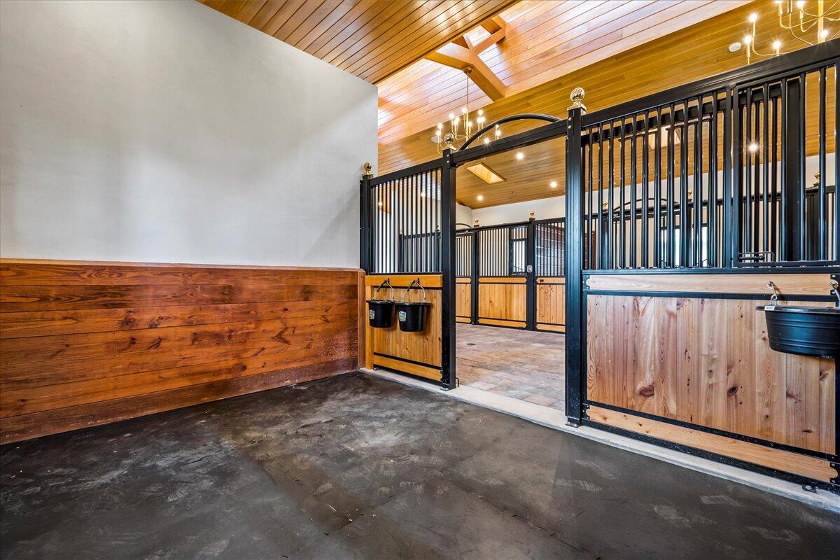 EQUESTRIAN CLUB - Residential