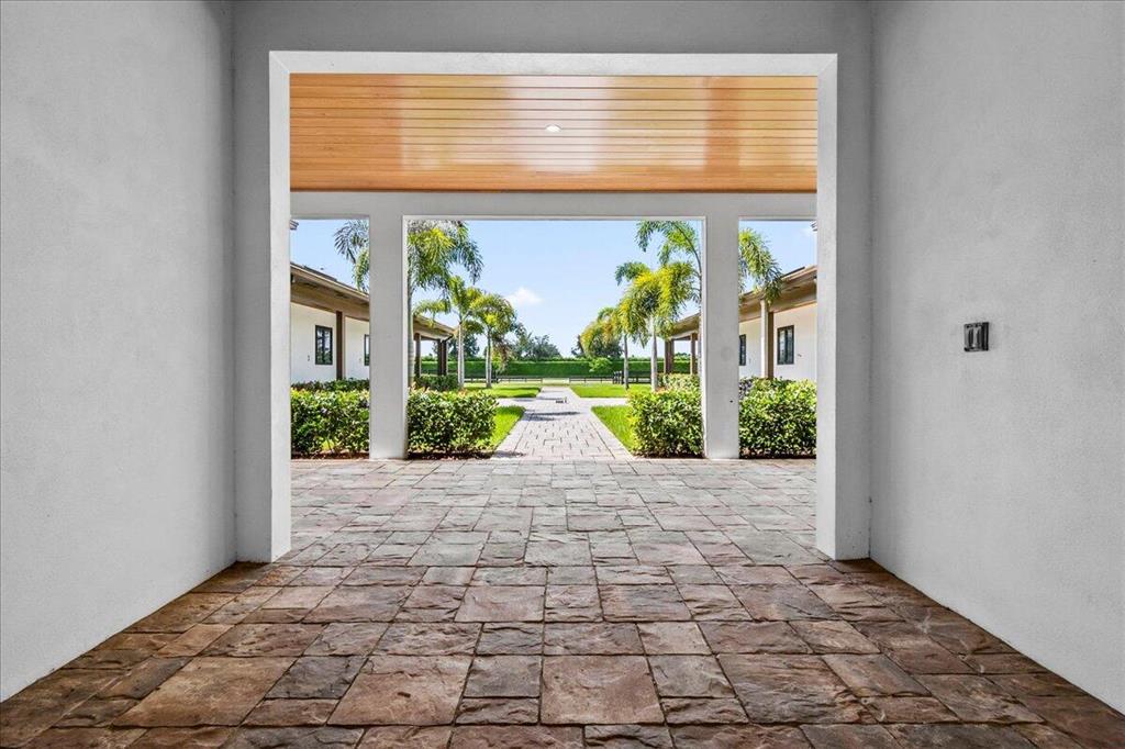 EQUESTRIAN CLUB - Residential