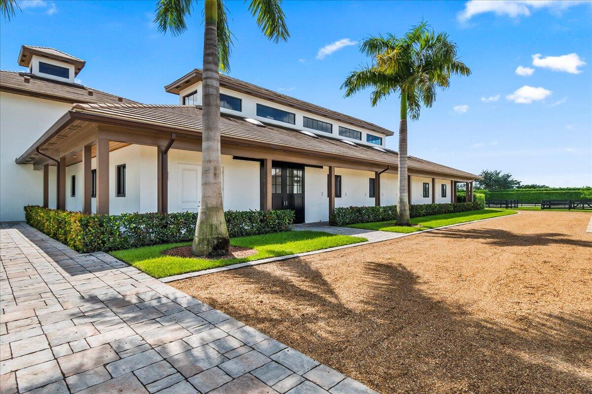 EQUESTRIAN CLUB - Residential