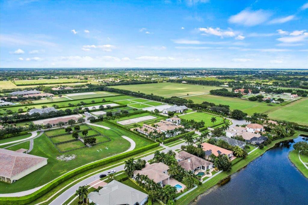 EQUESTRIAN CLUB - Residential