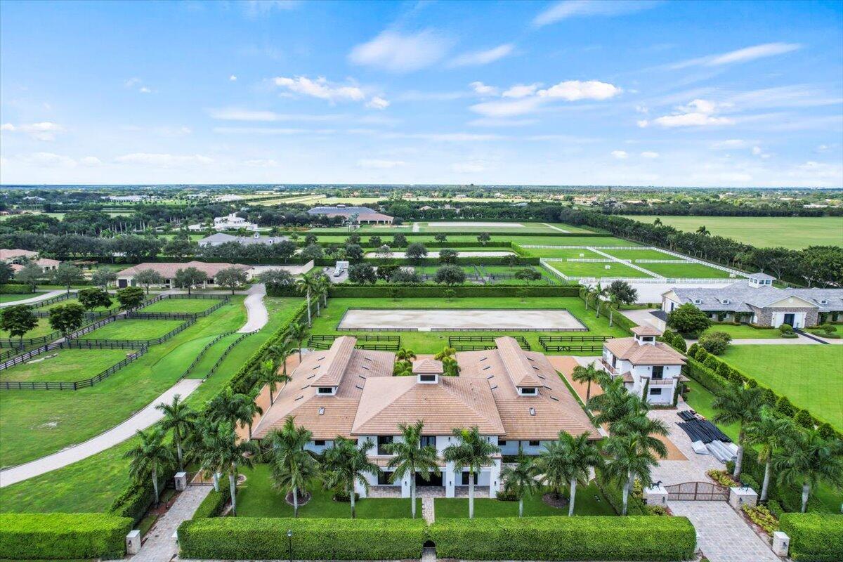 EQUESTRIAN CLUB - Residential