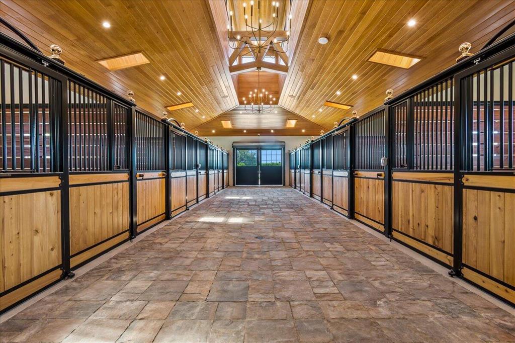 EQUESTRIAN CLUB - Residential