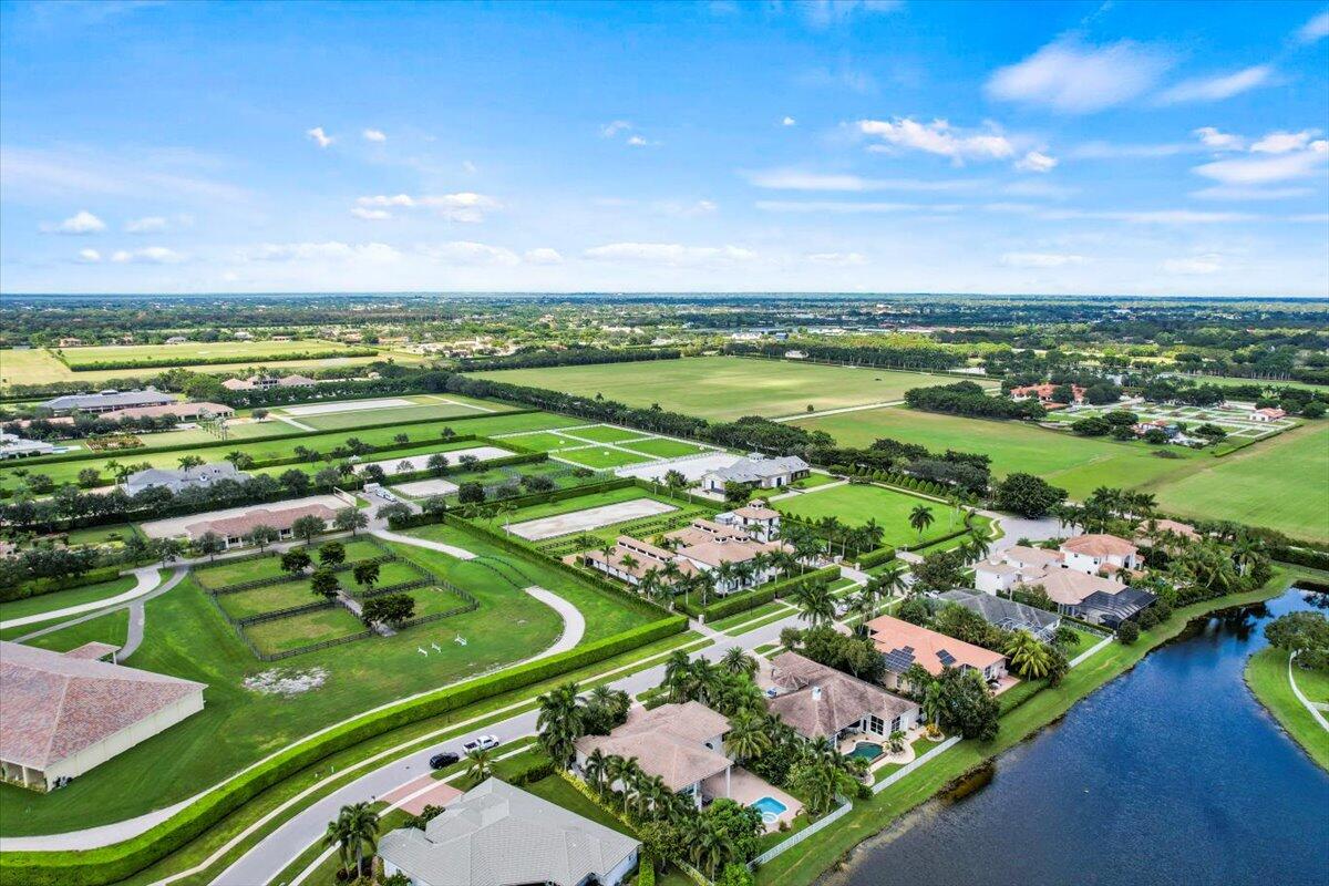 EQUESTRIAN CLUB - Residential