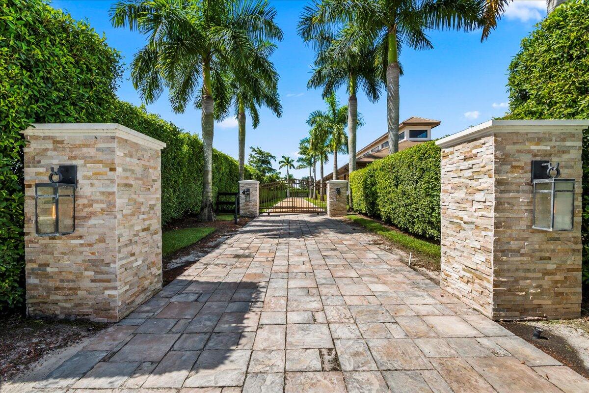 EQUESTRIAN CLUB - Residential