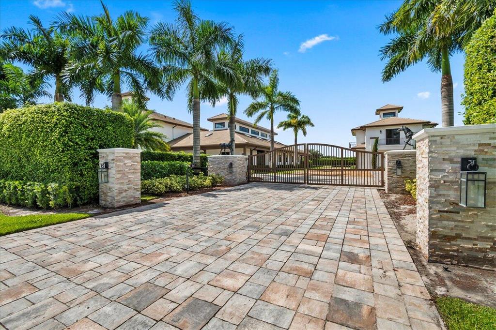 EQUESTRIAN CLUB - Residential