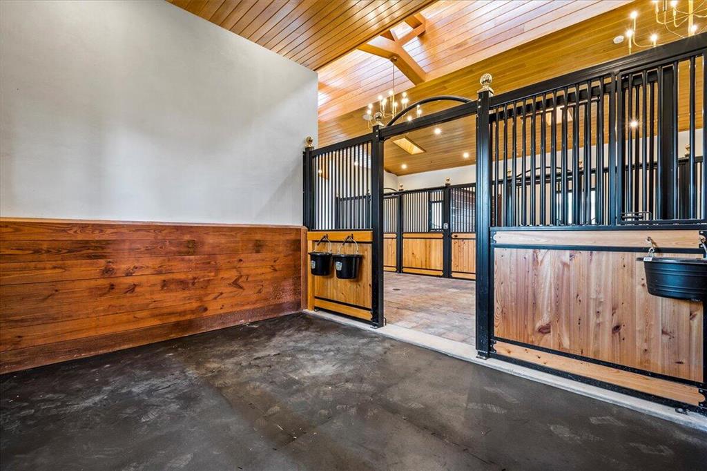 EQUESTRIAN CLUB - Residential