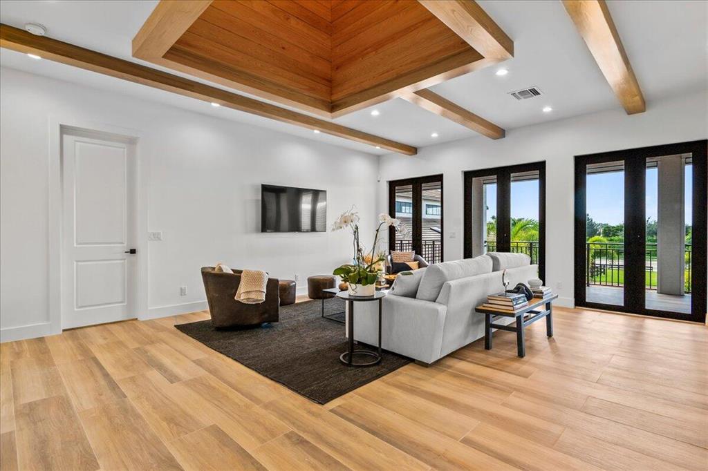 EQUESTRIAN CLUB - Residential