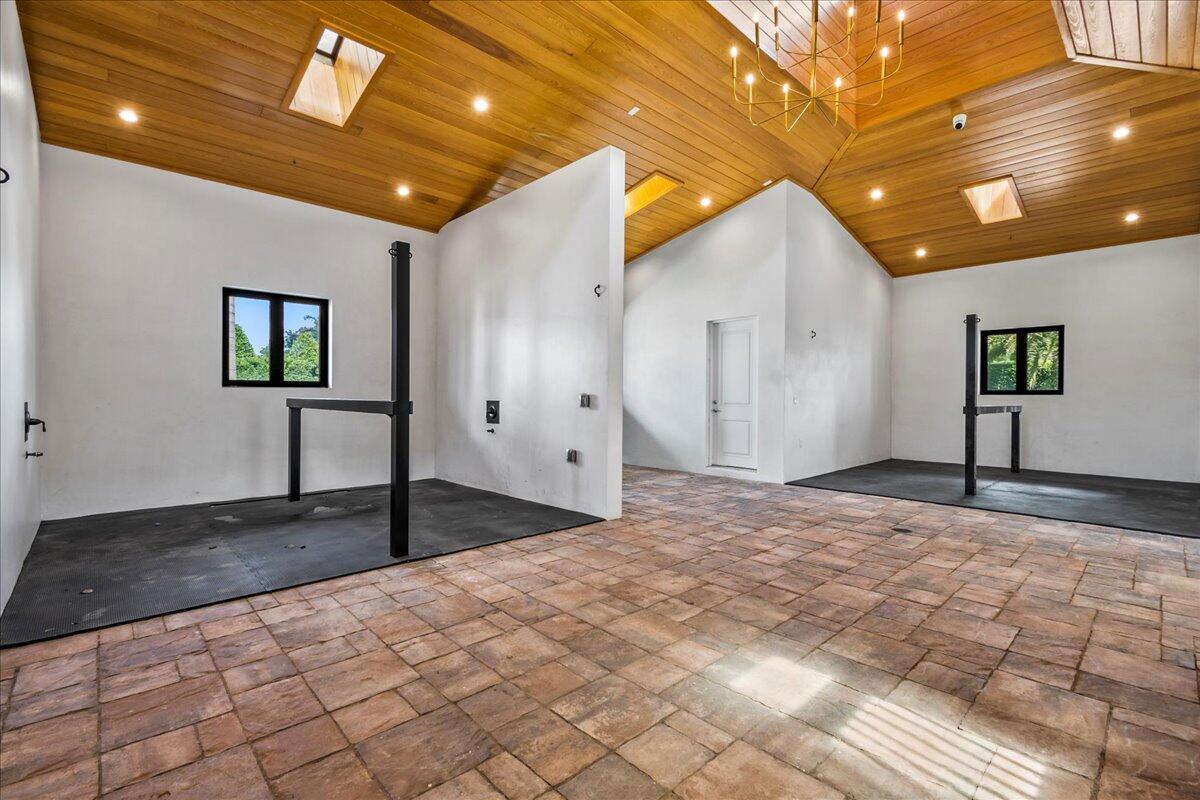 EQUESTRIAN CLUB - Residential