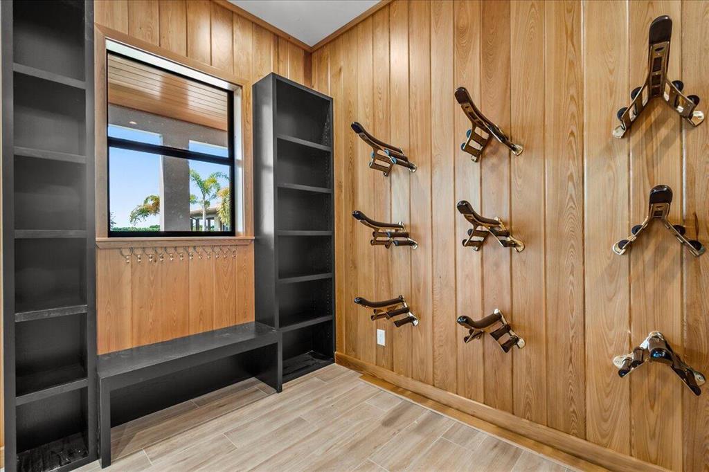 EQUESTRIAN CLUB - Residential