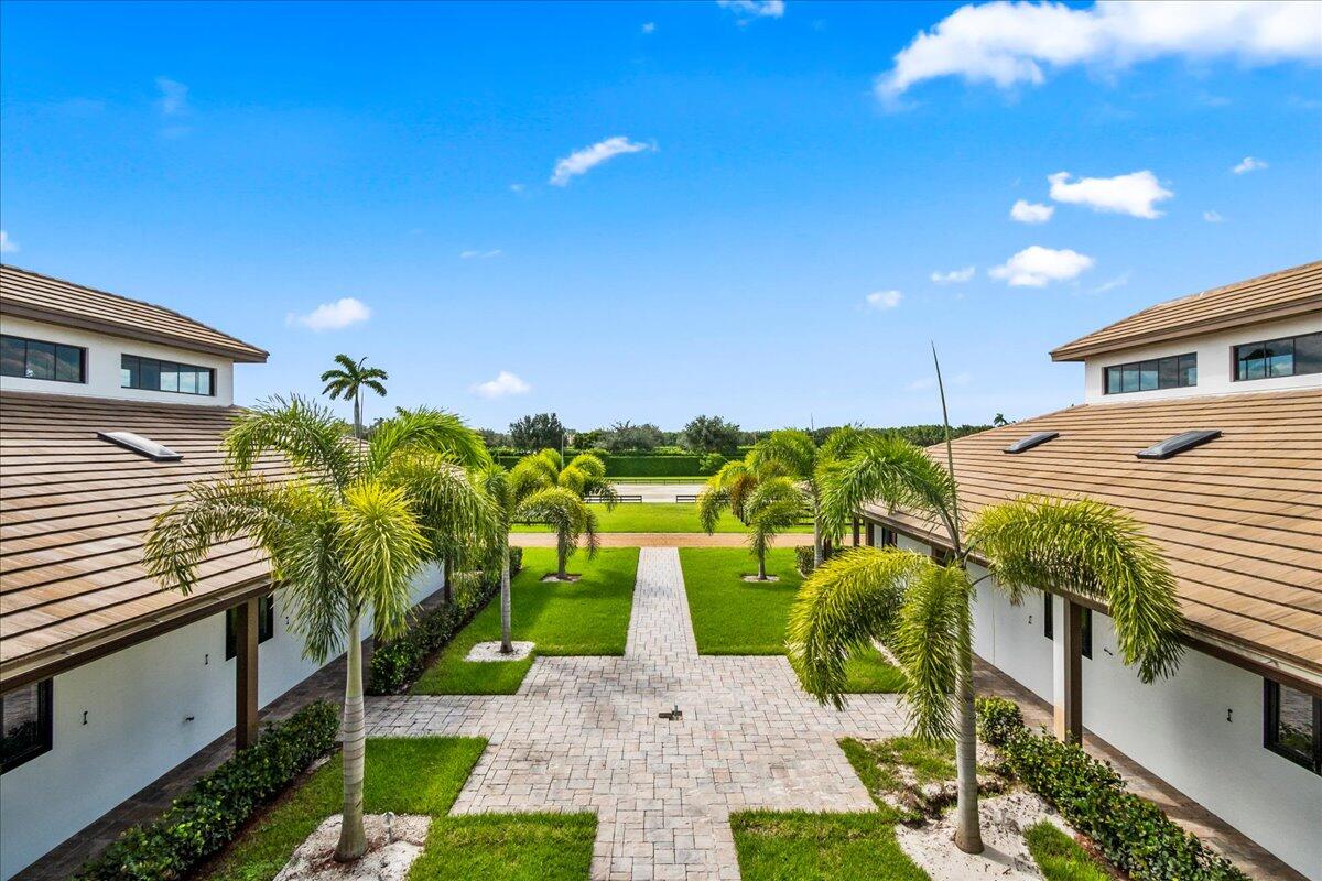 EQUESTRIAN CLUB - Residential