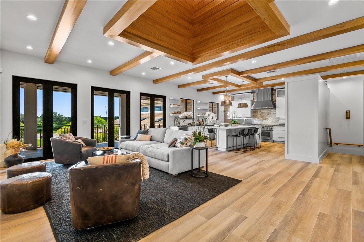 EQUESTRIAN CLUB - Residential