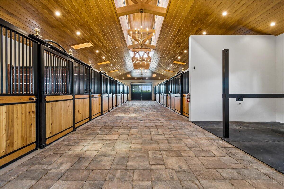 EQUESTRIAN CLUB - Residential