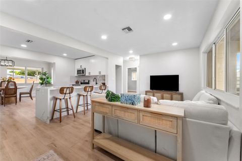 7021 SW 12th St Pembroke Pines FL 33023