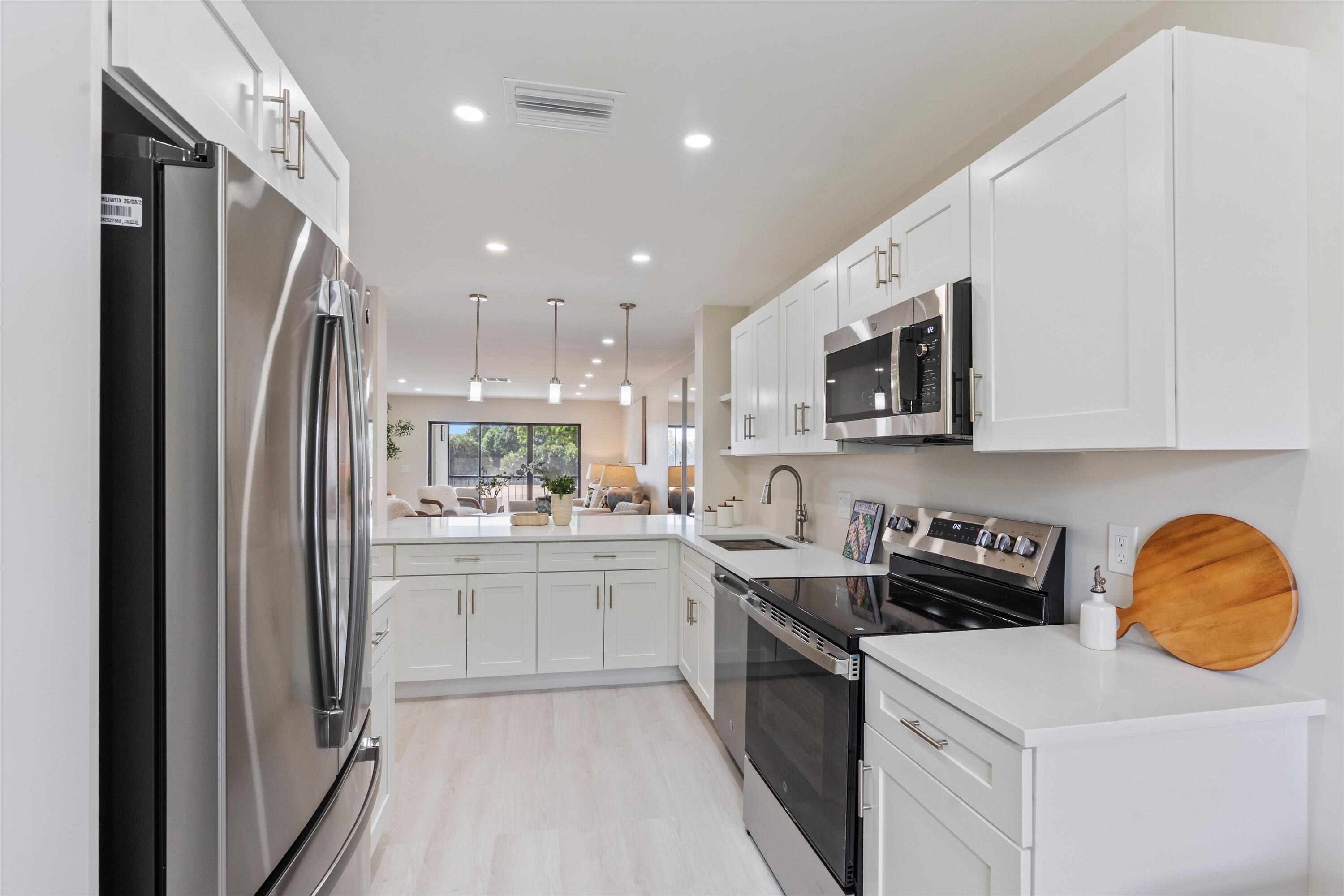 STRATFORD AT HUNTERS RUN CONDO - Residential