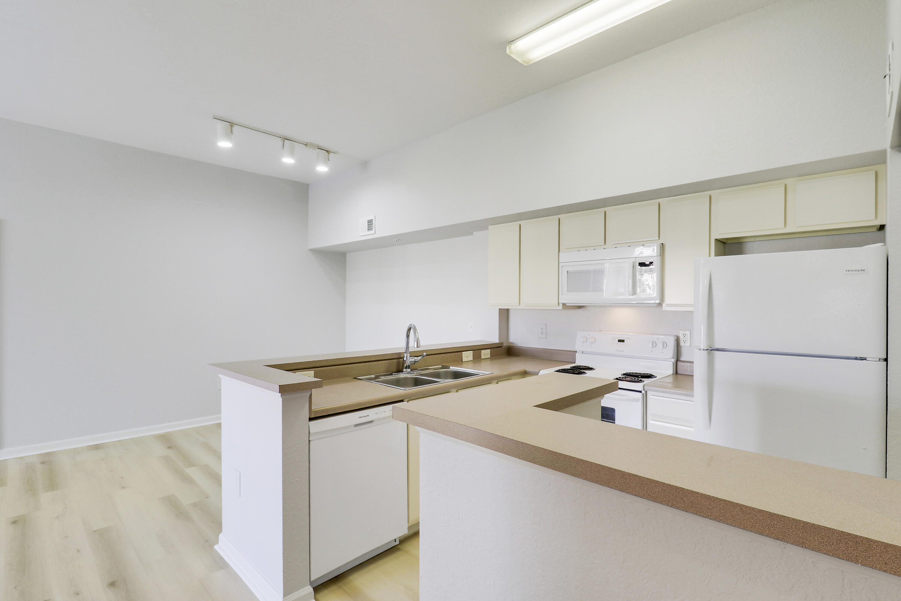 THE CLUB AT ST LUCIE WEST, A CONDOMINIUM - Residential