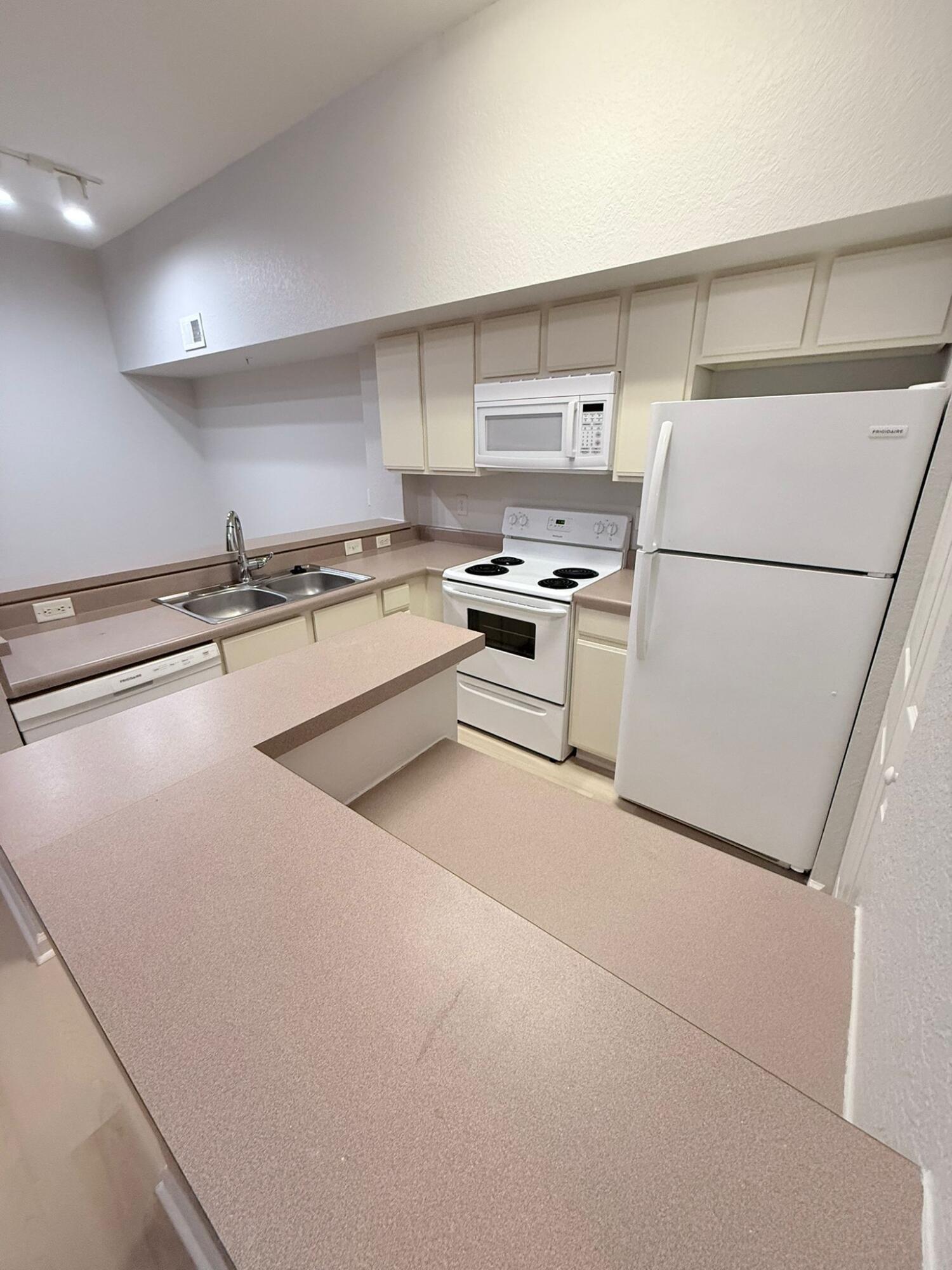 THE CLUB AT ST LUCIE WEST, A CONDOMINIUM - Residential