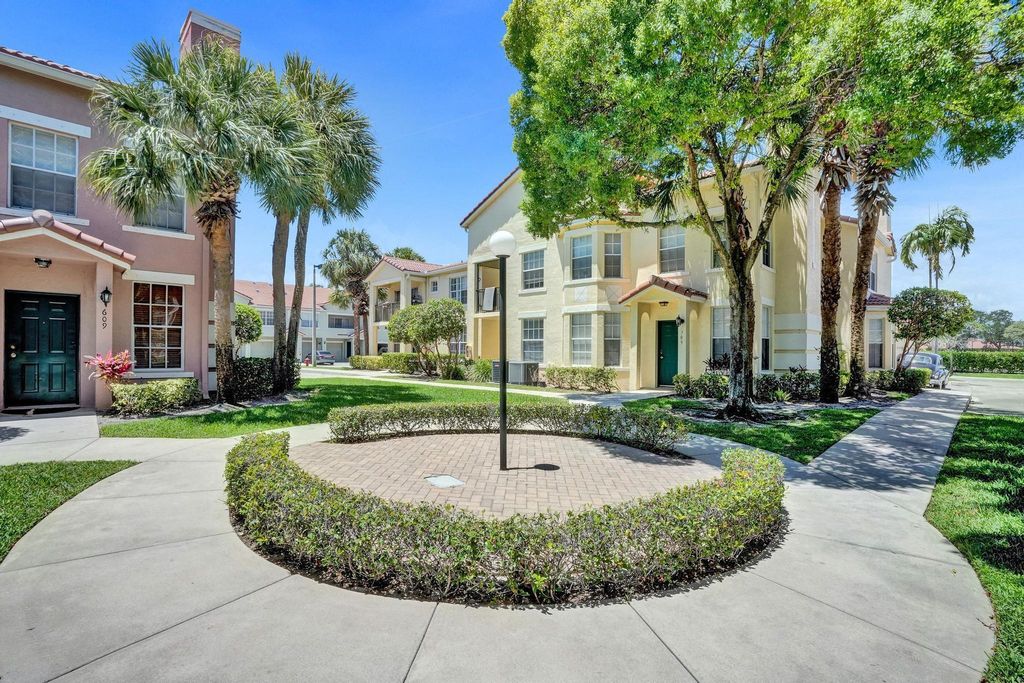 Photo of 708 Belmont Place, Boynton Beach, FL 33436 (MLS # B26006219)